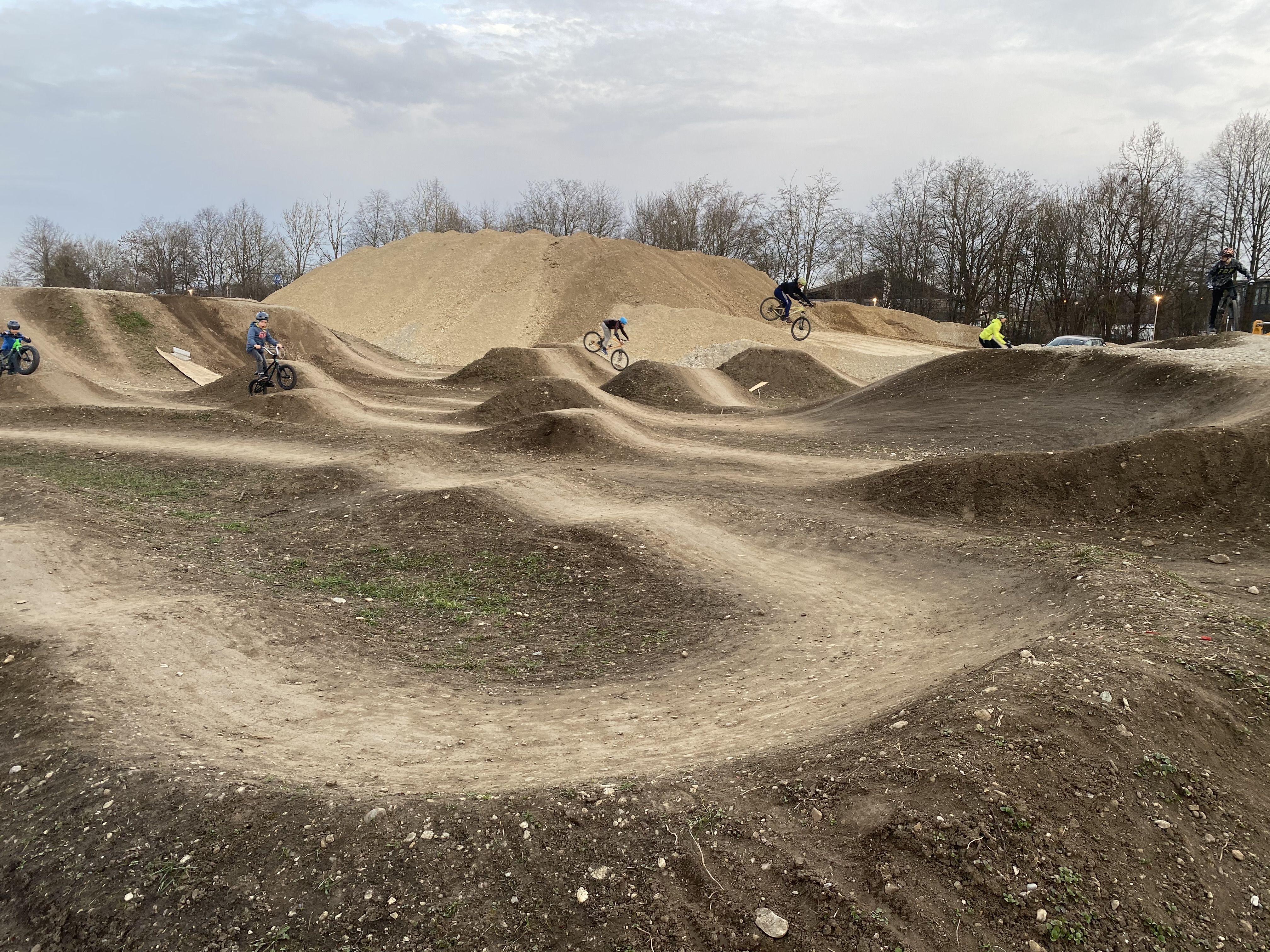 Big Air Baumaschinen und Erdarbeiten
